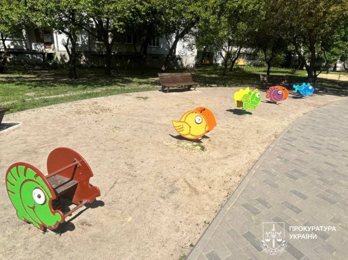 Предприниматель, который "нагрел руки" на детской площадке в Харькове, пытался сбежать за границу.