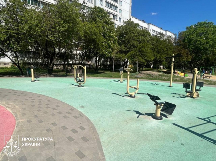 Предприниматель, который "нагрел руки" на детской площадке в Харькове, пытался сбежать за границу.